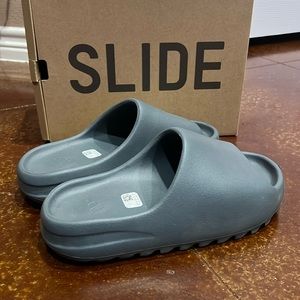 YEEZY SLIDE  | SLATE - Size 9 - NWT